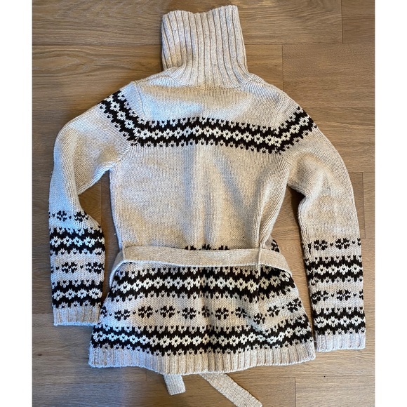 Reindeer Sweater 🦌 - Picture 2 of 5